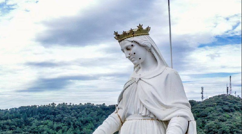 ✝️ À Alès (30), une statue de la Vierge Marie a été criblée de balles. Les réparations sont estimées à 17 000 euros.
