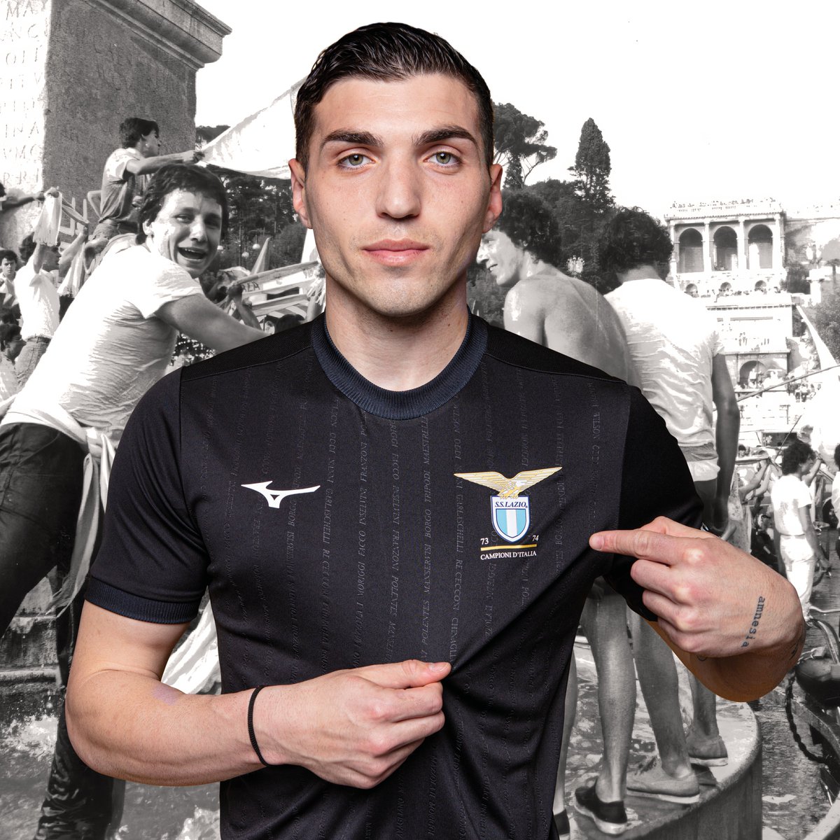 La maglia celebrativa del primo Scudetto, con i nomi dei 17 miti che hanno compiuto l’impresa. Perché sappiamo bene come difendere i nostri valori. 
1974-2024. La Storia si veste di nuovo. 
Scopri di più su laziostylestore.com!

#unamagliaunaleggenda 👕