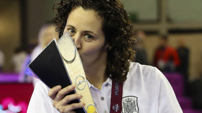 17Aprogramitres's tweet photo. "Tenir èxit és fer tot allò que t'has plantejat" 
Avui ens visita @ClaudiaPons8, entrenadora de la Selecció Espanyola de Futsal. Ens explica quins són els seus èxits, que no és guanyar, sinó COM guanyes. https://t.co/aBR3UkW8qH