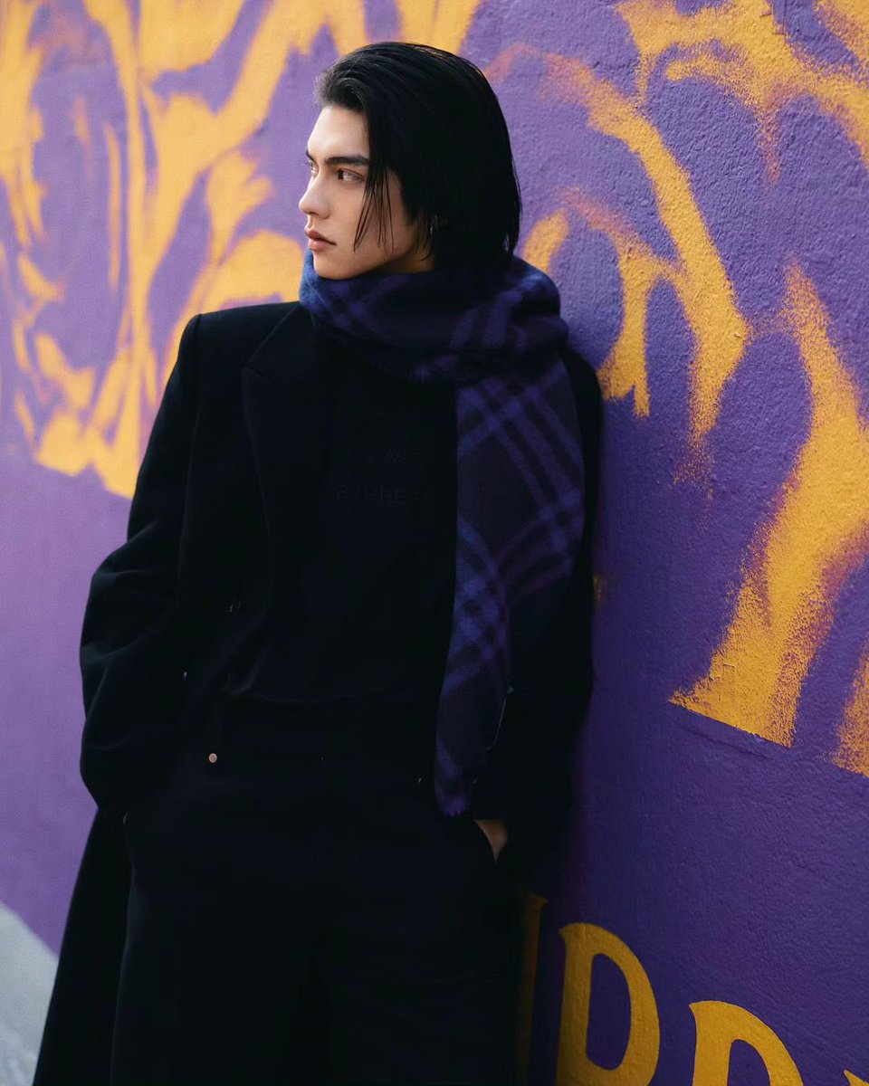 ElleMenThailand's tweet image. รอติดตามความเคลื่อนไหวของหนุ่มไบร์ท-วชิรวิชญ์ ทำการเช็คอินนิวยอร์กซิตี้กับสตอรี่ช่อดอกไม้พร้อมการ์ดต้อนรับจากแบรนด์แฟชั่นสัญชาติอังกฤษ Burberry ซึ่งคาดว่าเราจะได้ชมลุคเท่ของไบร์ทในฐานะ Global Brand Ambassador ของ Burberry เร็วนี้ๆ แน่นอน

#ELLEMENNews
#bbrightvc 
#burberry