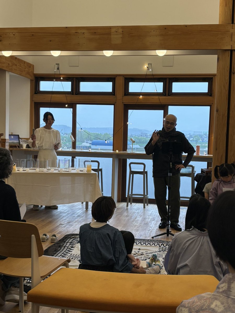 palette015482's tweet image. 今日は美幌にあるKITENさんの朗読会へ。
palette主催の“星空朗読会”で繋がったトシさんとLumiさんのお2人による朗読＆クリスタルボウル演奏。
とっても素敵な時間をありがとうございました。

そしてKITENさんも素敵空間過ぎました。
弟子屈にもこんな場所欲しいなぁ。

#美幌
#KITEN 
#朗読会