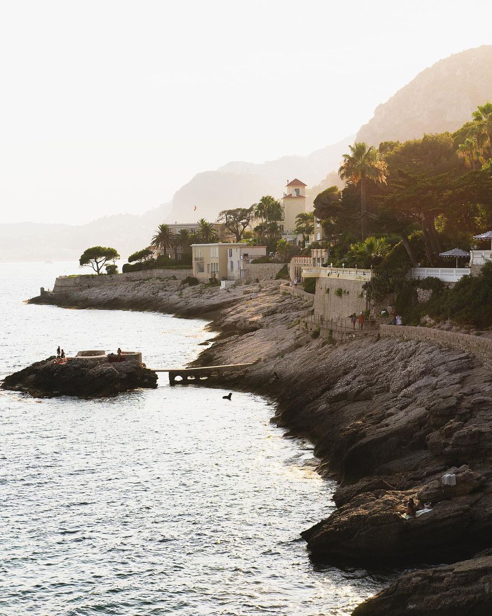 Sur le sentier littoral de Cap d'Ail, laissez-vous émerveiller par les vues imprenables sur la Méditerranée !🌊 📸niceislove - azure_album (ig) #ExploreNiceCotedAzur #CapdAil