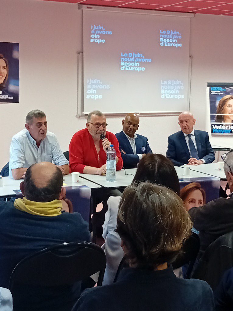 L’@Allierdpt a #BesoinDEurope !🇪🇺 👏Salle comble à @Villedemoulins pour soutenir @ValerieHayer avec le sénateur @ClaudeMalhuret, le député européen @Guy_Lvt, le député @perrot_patrice et mes amis du @PartiRadical. 📢« Notre Europe aujourd’hui est mortelle. Elle peut mourir et