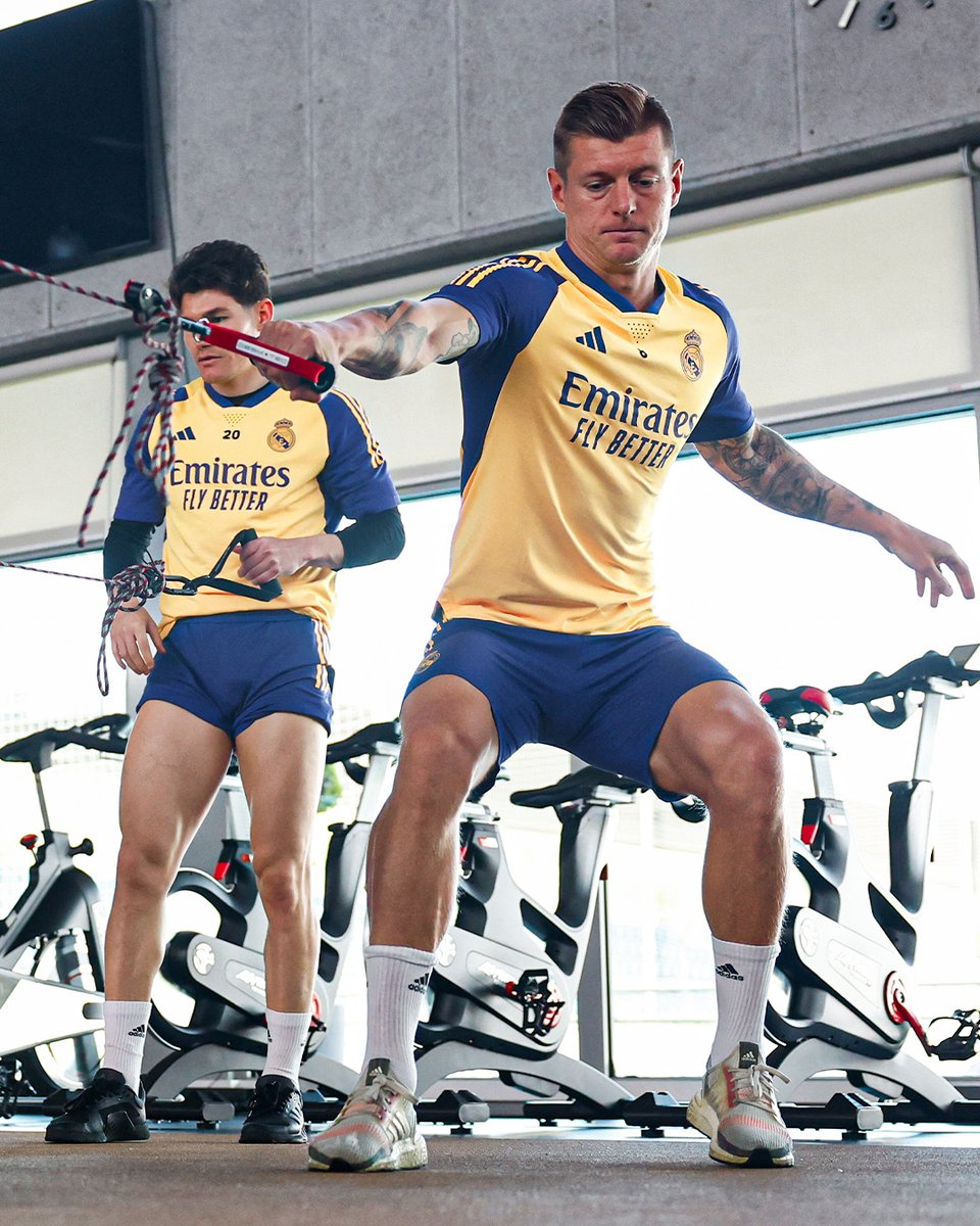 realmadridarab's tweet photo. 💪 @ToniKroos 
💪 @Frangarcia_11 
#RMCity https://t.co/GAxZHsBFcn