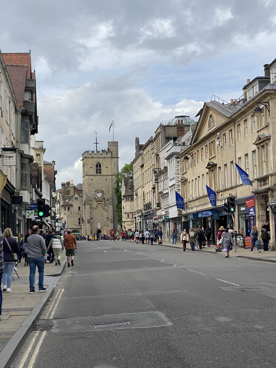 Absolute ghost town in Oxford today as the city centre is closed to motorised traffic (except blue lights) until 11.30am so kids & adults can celebrate 70th anniversary of Roger Bannister’s historic mil by running their own mile.