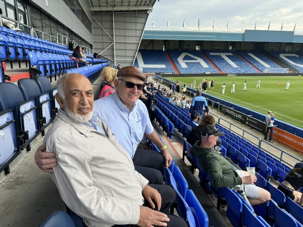 It’s started come on down brilliant atmosphere @OfficialOAFC for the #CricketWorldCup 👏👏👏with @OldhamCouncil ambassador for Business #FrankRothwell & my dad 😉come down FREE event perfect for Bank Holiday ✅#OldhamHour #LoveOldham