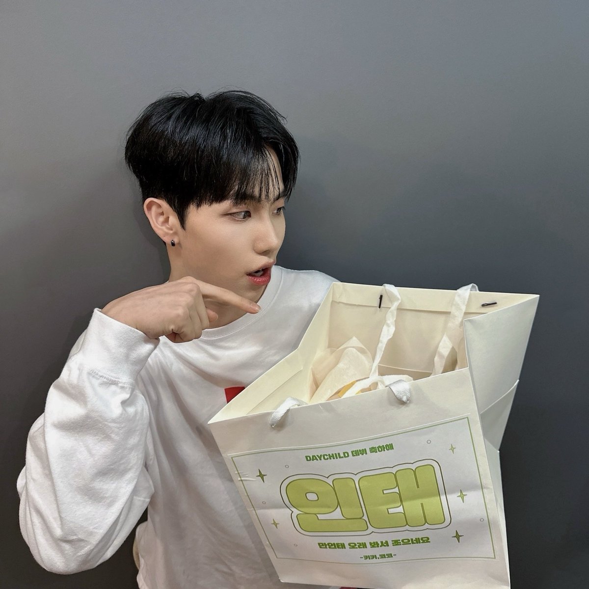 [ 인태 ]

안녕하세요. 데이차일드 인태입니다!
여러분과 함께 할 수 있는 시간이 너무 감사하고 행복해요 :) 앞으로도 더 많은 추억들을 만들어나갈 수 있도록 노력할게요 ❤️

#데이차일드 #DayChild #Intae #인태