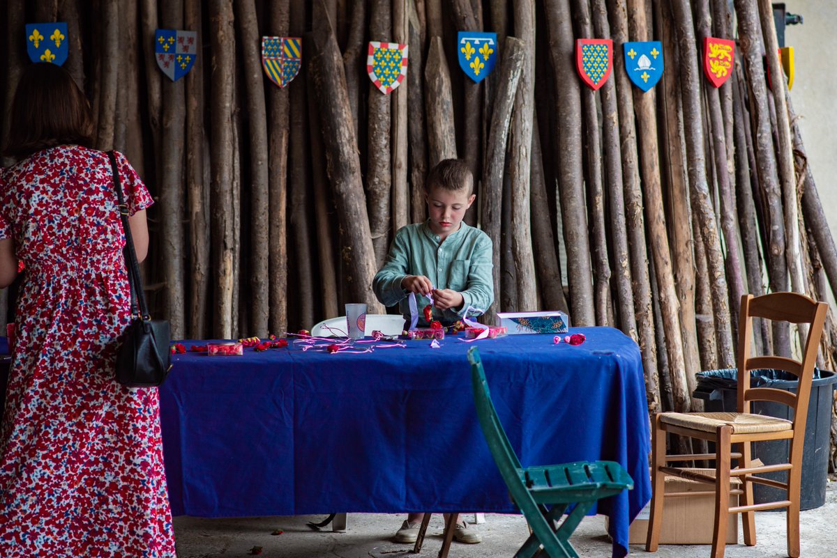 🔥Des chants traditionnels, un grand banquet, et des copains, que demander de plus ?
📆 Feux de la St Jean le 22 juin en Mayenne: évènement ouvert à tous les âges
📍Inscription obligatoire : bit.ly/feuxstjean