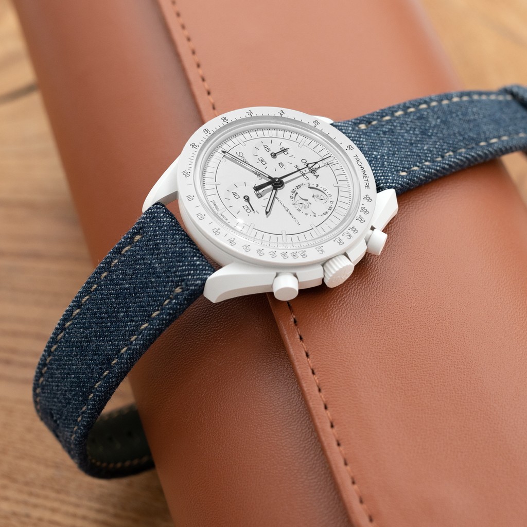 ⌚️: Swatch X Omega MoonSwatch
Strap: @strapcode⁠
Strap Model: C2B047
⁠
Pairing the Swatch X Omega MoonSwatch Mission to the Moonphase Snoopy White with an Upcycled Denim Blue Quick Release Watch Band adds a chic, eco-friendly touch to your style.
⁠
#strapcode⁠
#omega