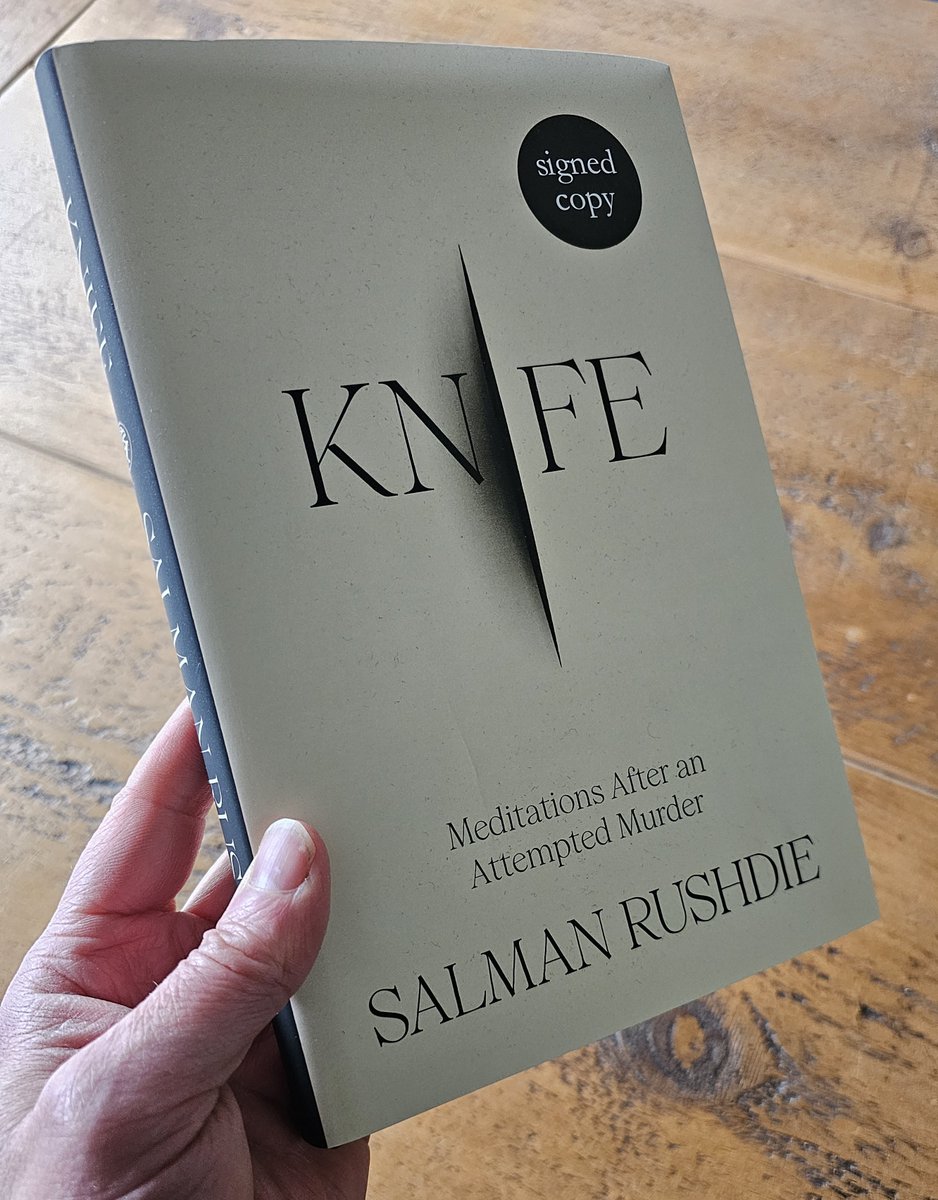 I don’t think it could have been a more intimate book, a privilege to spend some time with @SalmanRushdie's meditations after an attempted murder. ‘Terror must not terrorize us. Violence must not deter us. La lutte continue. The struggle goes on’.