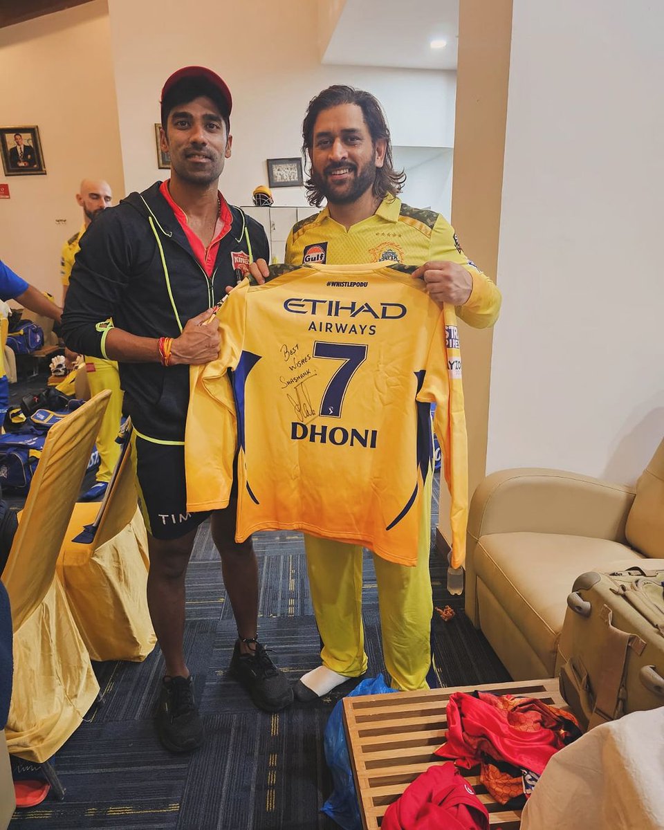 SHASHANK SINGH WITH THALA 😍

#MSDhoni  #WhistlePodu