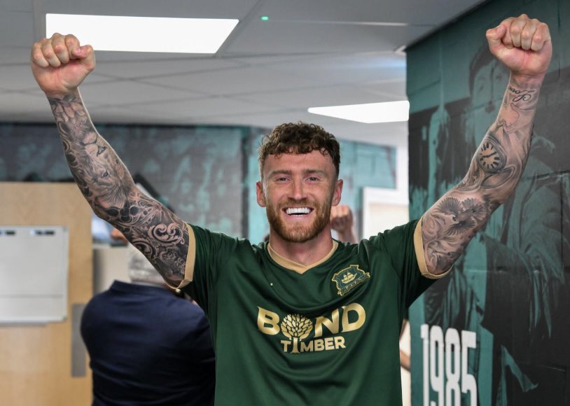 Shout out this morning! This time to the big man! Had my doubts about him after the Sutton game but wow! After being frozen out by Foster he came back like a bull! Absolute bloody rock at the back helping to keep 3 clean sheets with numerous headed clearance’s and blocks!! #pafc