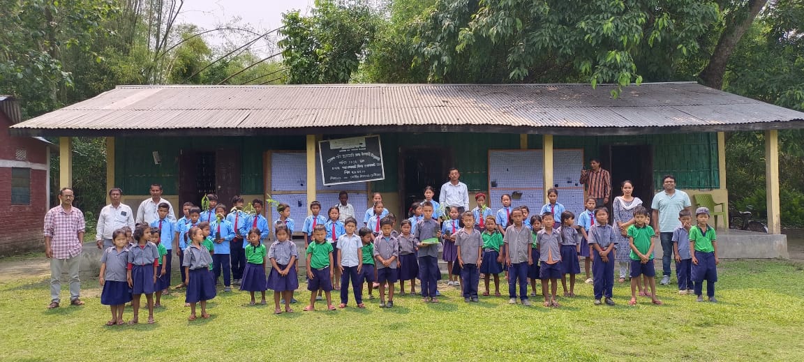 🙂 Aaranyak’s flagship “Rhino Goes to School” #campaign was organised as a series for #students of three schools located near two rhino bearing areas of #Assam, with attendance of over 400 students, with support from the David Shepherd Wildlife Foundation.