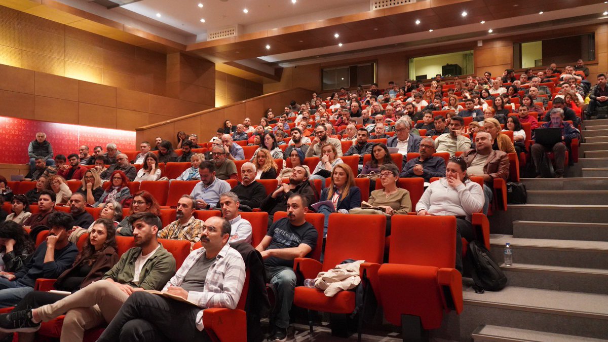 tipgenelmerkez's tweet photo. Partimizin Genişletilmiş İl Başkanları toplantısı, Genel Başkanımız Erkan Baş’ın katılımıyla geçtiğimiz hafta sonu İstanbul’da gerçekleştirildi. 

Türkiye’de emek ve özgürlük mücadelesinin yeni dönemdeki görevlerinin gündeme alındığı toplantıda Türkiye İşçi Partisi’nin daha ileri mevziler kazanarak toplumsal bir güç haline gelmesi için konulan hedefler ve yapılan hazırlıklar gözden geçirildi.