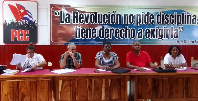 Primera Secretaria del Partido en Santiago de Cuba sostuvo intercambio con servidores públicos sanluiseros tvsantiago.icrt.cu/2024/05/primer… #SantiagodeCuba