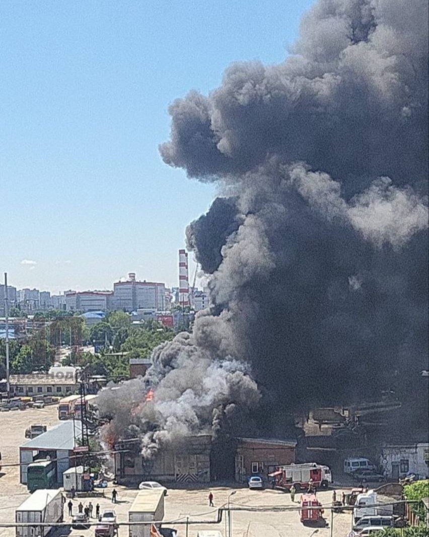 ❗Krasnodar🇷🇺 A bus warehouse is burning