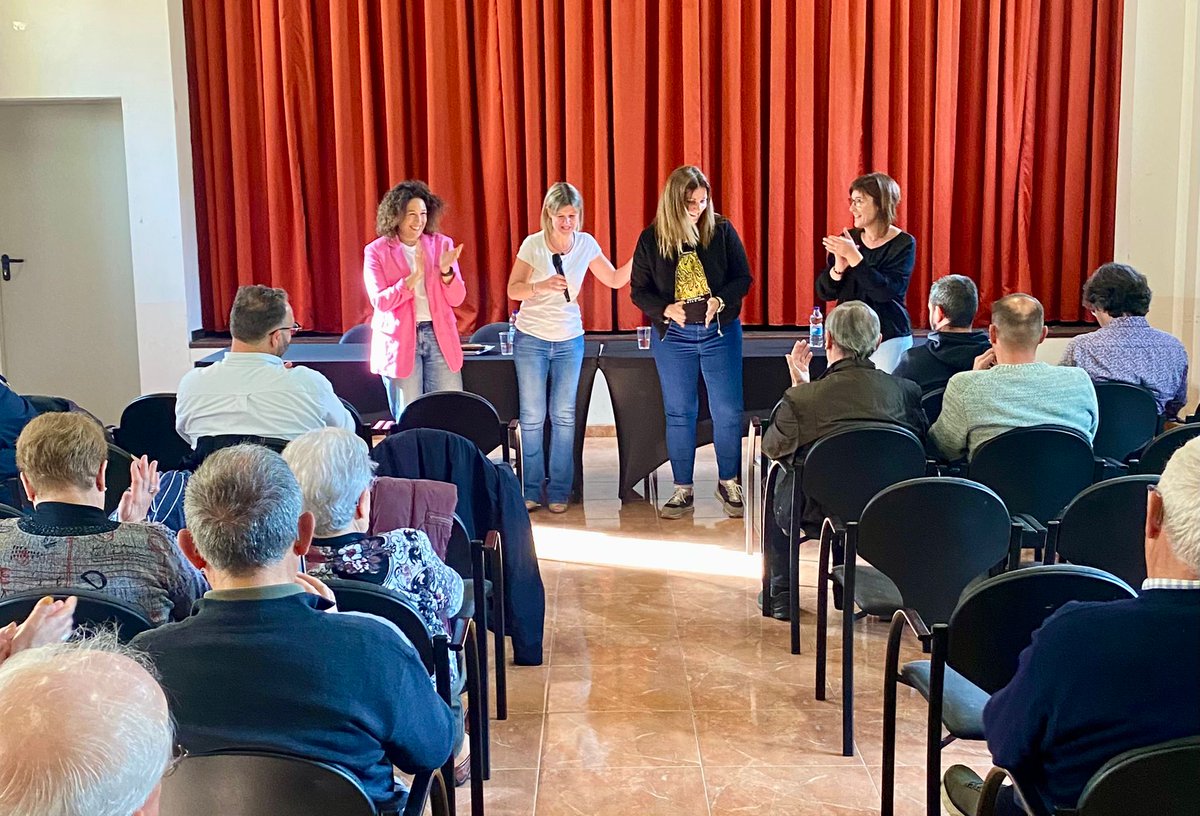 Aquest diumenge a #Pratdip, a una setmana de les eleccions del #12M, <a href="/nllaurado/">Noemí Llauradó Sans</a> i les candidates <a href="/Irenemont_roig/">Irene Aragonès Gràcia</a> i <a href="/Normapujol/">Norma Pujol i Farré 🎗️</a>, han explicat l’obra de govern i el projecte col.lectiu pel país d’@EsquerraRepublicanacatalunya.
Quan #guanyaERC, #guanyaCatalunya