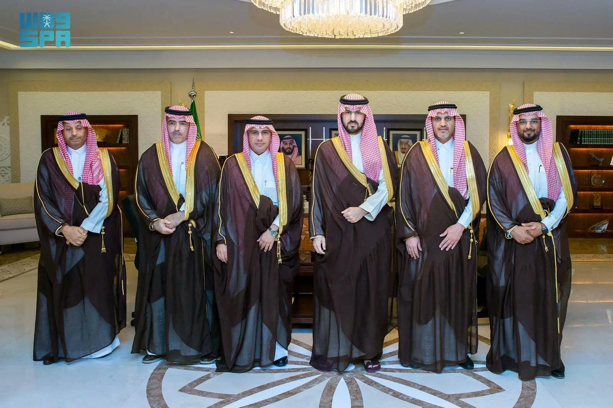 SPAregions's tweet photo. نائب أمير الشرقية يستقبل أعضاء شركة مطارات الدمام.
https://t.co/ZzBsMwPqlw
#واس_عام https://t.co/Iex8u0er8I