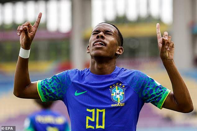 Brazilian Journalist Jorge Nicola: “Chelsea are prepared for offers above €60m [for Estêvão Willian]. Neither Chelsea nor their two English rivals want to pay that fixed €60m for the deal to go through. The idea is to pay a lump sum and the rest in bonuses. And to try and…