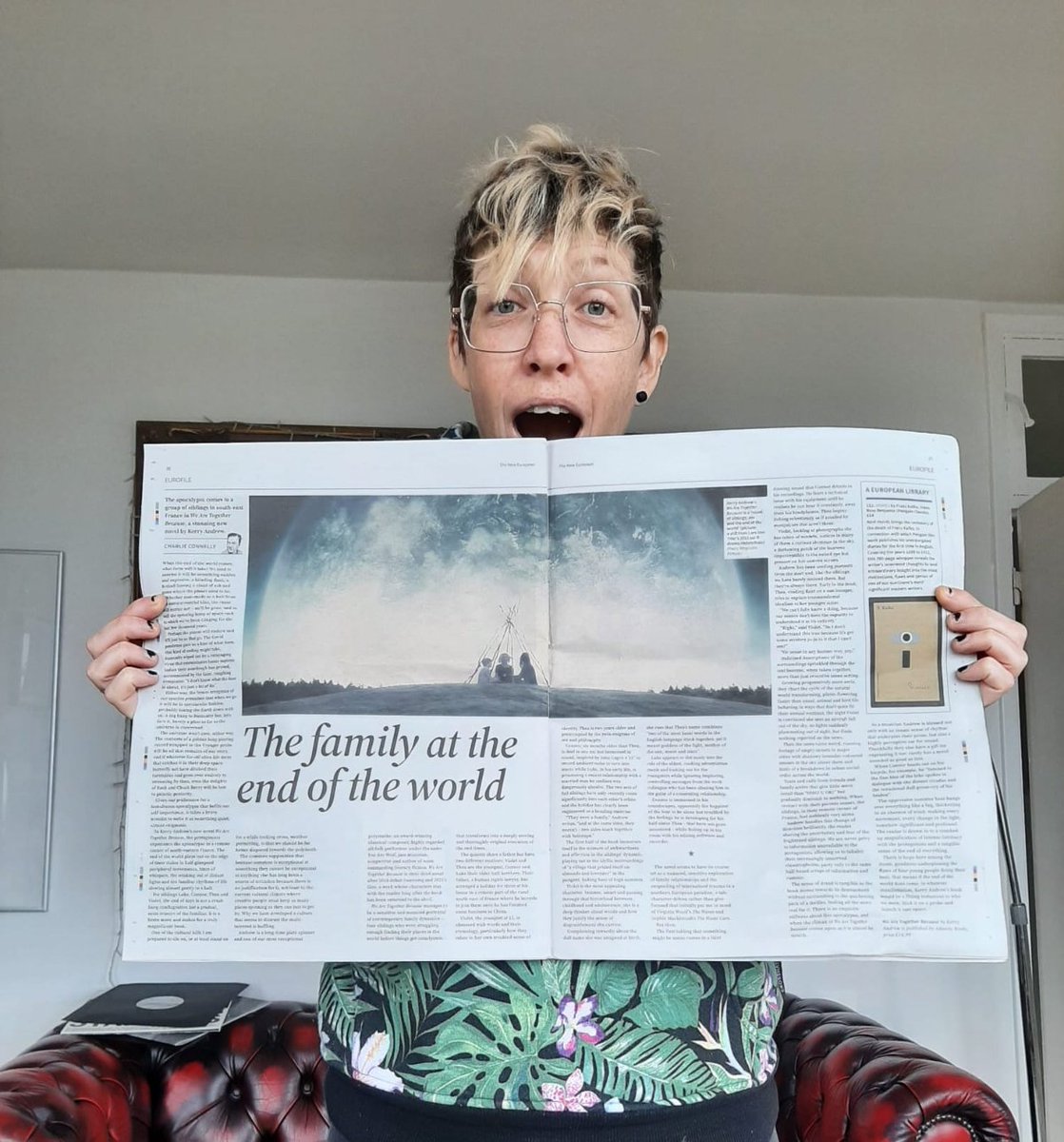 'a sensitive & nuanced portrayal of contemporary family dynamics... that transforms into a deeply moving & thoroughly original evocation of the end times.' Ta to @charlieconnelly for the LOVELY big review in @TheNewEuropean! theneweuropean.co.uk/the-family-at-… @AtlanticBooks