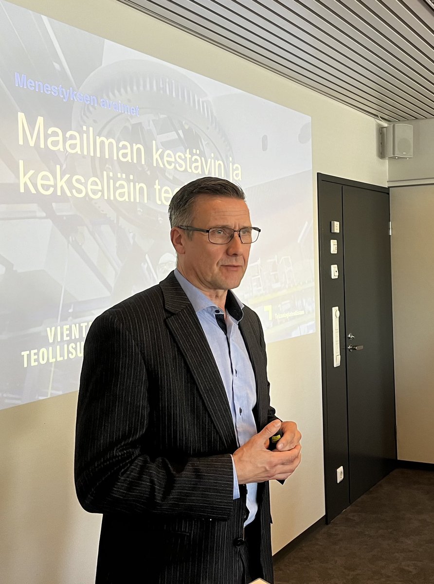 Kemianteollisuus (@kemianteollisuu) on Twitter photo Hyvinvointia Suomeen! Vientiteollisuus tuo mm. 35,4 mrd € vuotuisen verokertymän & lähes 1,2 milj. työpaikkaa Suomeen. Vientiliittojen tilaisuudessa menestyksen avaimista puhuivat <a href="/metsateollisuus/">Metsäteollisuus</a>’n <a href="/LehtomakiPaula/">Paula Lehtomäki</a>, <a href="/TechFinland/">Teknologiateollisuus</a>’n Jukka Nieminen ja Kemianteollisuuden <a href="/mika_aalto/">Mika Aalto</a> Hyvinvointia Suomeen! Vientiteollisuus tuo mm. 35,4 mrd € vuotuisen verokertymän & lähes 1,2 milj. työpaikkaa Suomeen. Vientiliittojen tilaisuudessa menestyksen avaimista puhuivat <a href="/metsateollisuus/">Metsäteollisuus</a>’n <a href="/LehtomakiPaula/">Paula Lehtomäki</a>, <a href="/TechFinland/">Teknologiateollisuus</a>’n Jukka Nieminen ja Kemianteollisuuden <a href="/mika_aalto/">Mika Aalto</a>