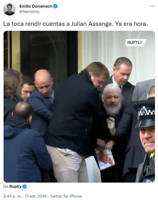 FonsiLoaiza's tweet image. Por denunciar el racismo institucional llevo años perseguido judicialmente y condenado en el Estado español. El "periodista"@Nanisimo que trabaja para los títeres de Florentino Pérez (García Ferreras y Ana Pastor) lo celebra igual que cuando detuvieron a Julian Assange. Vergüenza