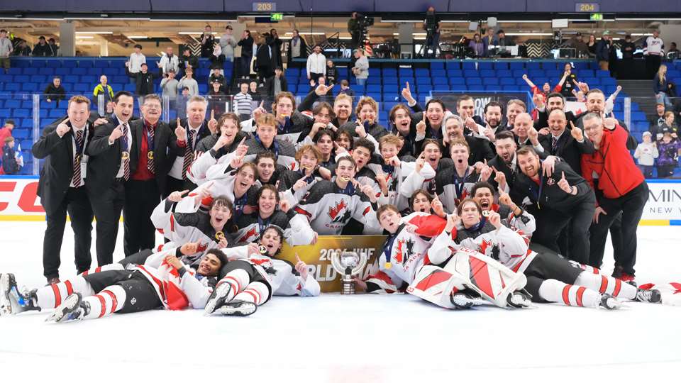 Couldn't help but see the red and black on Canada's U18 men's hockey team, as Coach Mac of @UNBMHockey goes undefeated yet again, this time bringing home a U18 @IIHFHockey World Championship! #goredsgo #ProudlyUNB