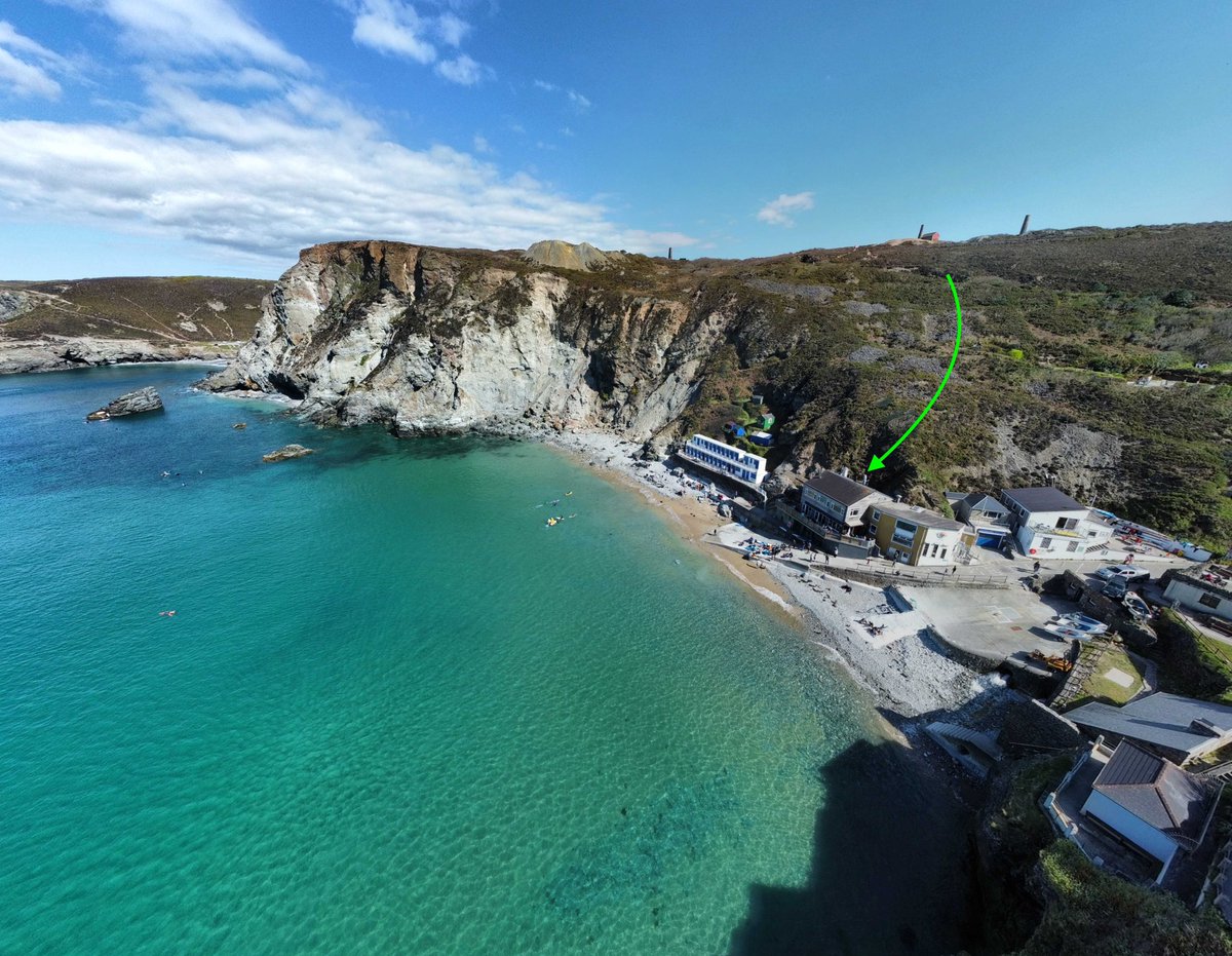 The perfect place to enjoy a pint of Verdant beer on a sunny bank holiday? Our lovely beach bar: Schooners, in St Agnes. 😍