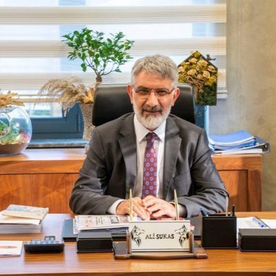 Saraçhane bülbülü İsmail Saymaz: İstanbul Büyükşehir Belediyesi iştirak şirketi Ağaç A.Ş. Genel Müdürü Ali Sukas, avukatıyla birlikte birazdan savcılığa teslim olacak.
