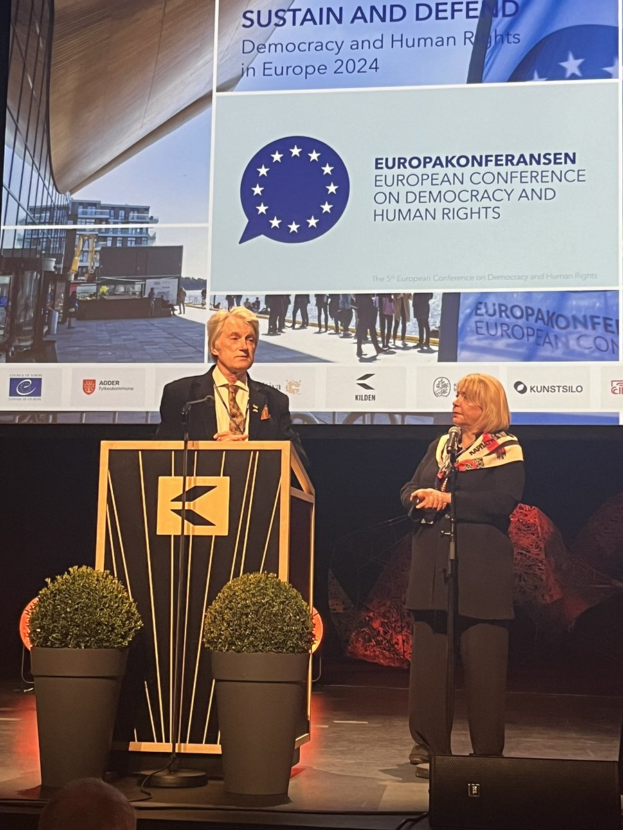 A strong speech by former President of Ukraine, Viktor Yushchenko on the theme “Ukraine as an Integral Part of Europe”, joined on stage by @KatyaYushchenko, at the 5th European Conference on Democracy and Human Rights in #Kristiansand

#StandWithUkraine