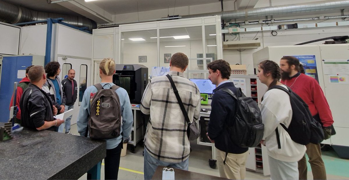 CPPMLuminy's tweet image. Visite d'étudiants de Polytech Marseille @PolytechMars 
L'occasion de découvrir les activités scientifiques et techniques  du #CPPM avec des projets en physique des particules @ATLASexperiment , astroparticules @km3net #LSPM, cosmologie @Euclid_FR
@CNRS_dr12 @CNRS_IN2P3 @univamu
