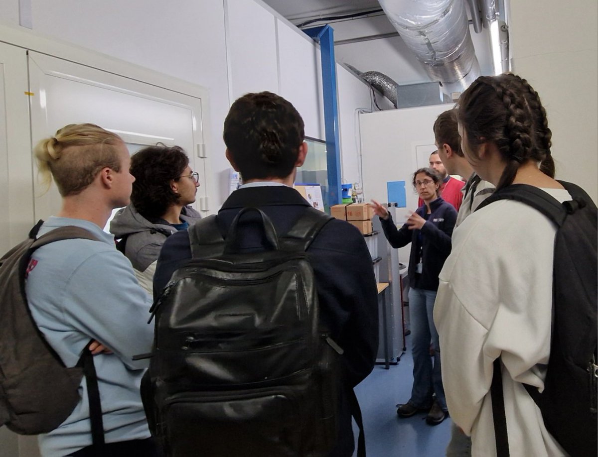 CPPMLuminy's tweet image. Visite d'étudiants de Polytech Marseille @PolytechMars 
L'occasion de découvrir les activités scientifiques et techniques  du #CPPM avec des projets en physique des particules @ATLASexperiment , astroparticules @km3net #LSPM, cosmologie @Euclid_FR
@CNRS_dr12 @CNRS_IN2P3 @univamu
