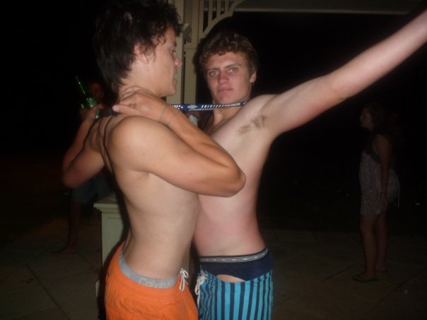 sagging in briefs 💕