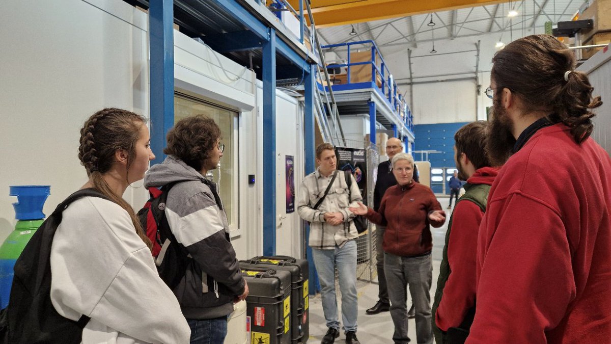 CPPMLuminy's tweet image. Visite d'étudiants de Polytech Marseille @PolytechMars 
L'occasion de découvrir les activités scientifiques et techniques  du #CPPM avec des projets en physique des particules @ATLASexperiment , astroparticules @km3net #LSPM, cosmologie @Euclid_FR
@CNRS_dr12 @CNRS_IN2P3 @univamu