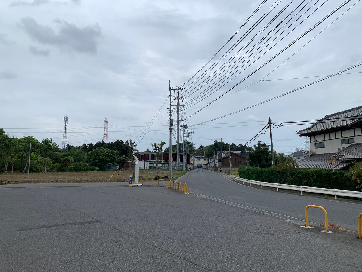 これを見て思い出したので千葉県四街道市の山梨に行ってみました
物井駅から徒歩30分ほど、静かなところですが車社会で意外と車の通行は多いです