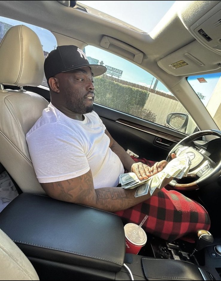 pgface34's tweet image. Free my brother 💰💰