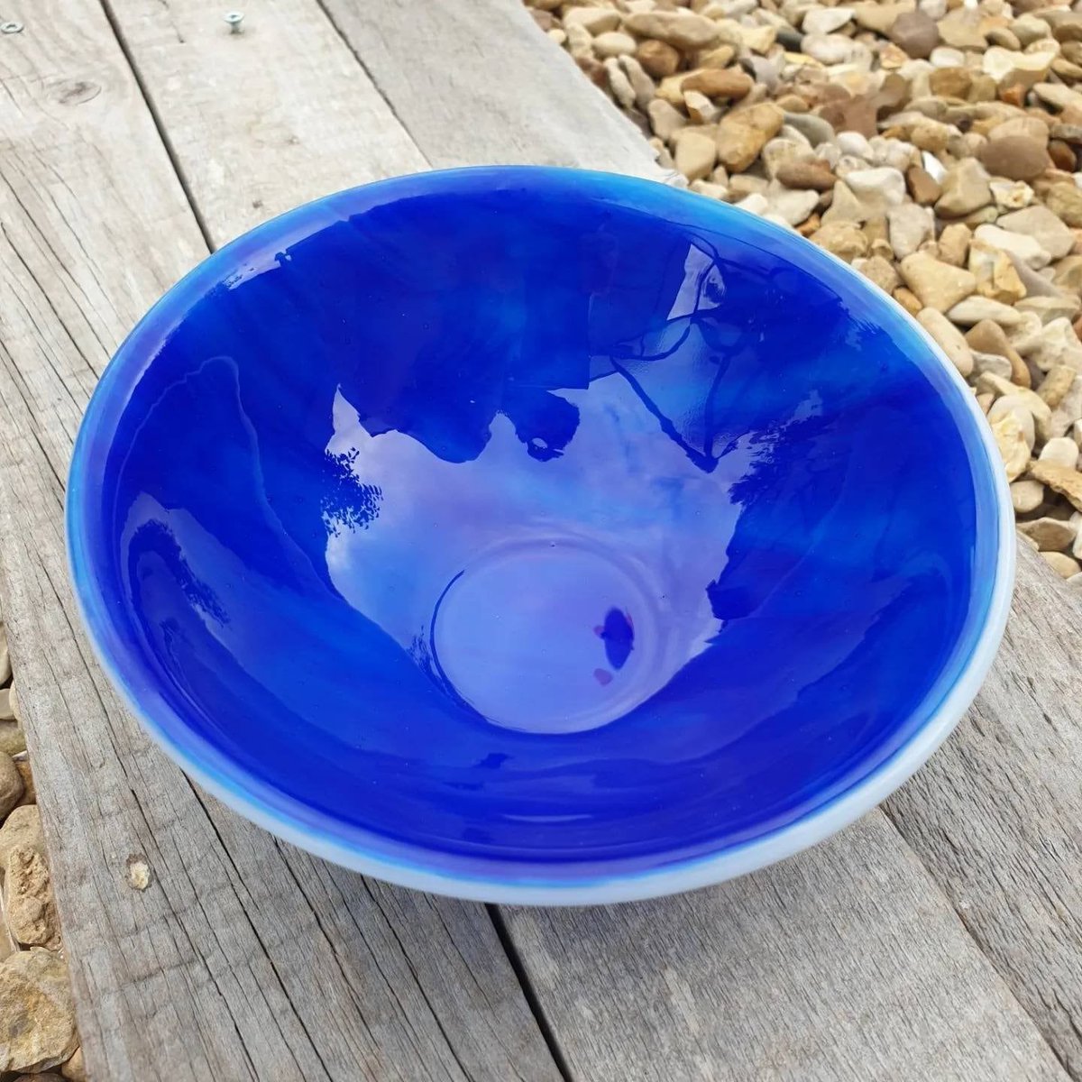 A beautiful circular deep blue fused glass bowl. Lovely handcrafted dish. Now been reduced in price. Love the colour of this blue and white dish #earlybiz #giftideas #handmade #etsy #shopindie buff.ly/3JNtUUE