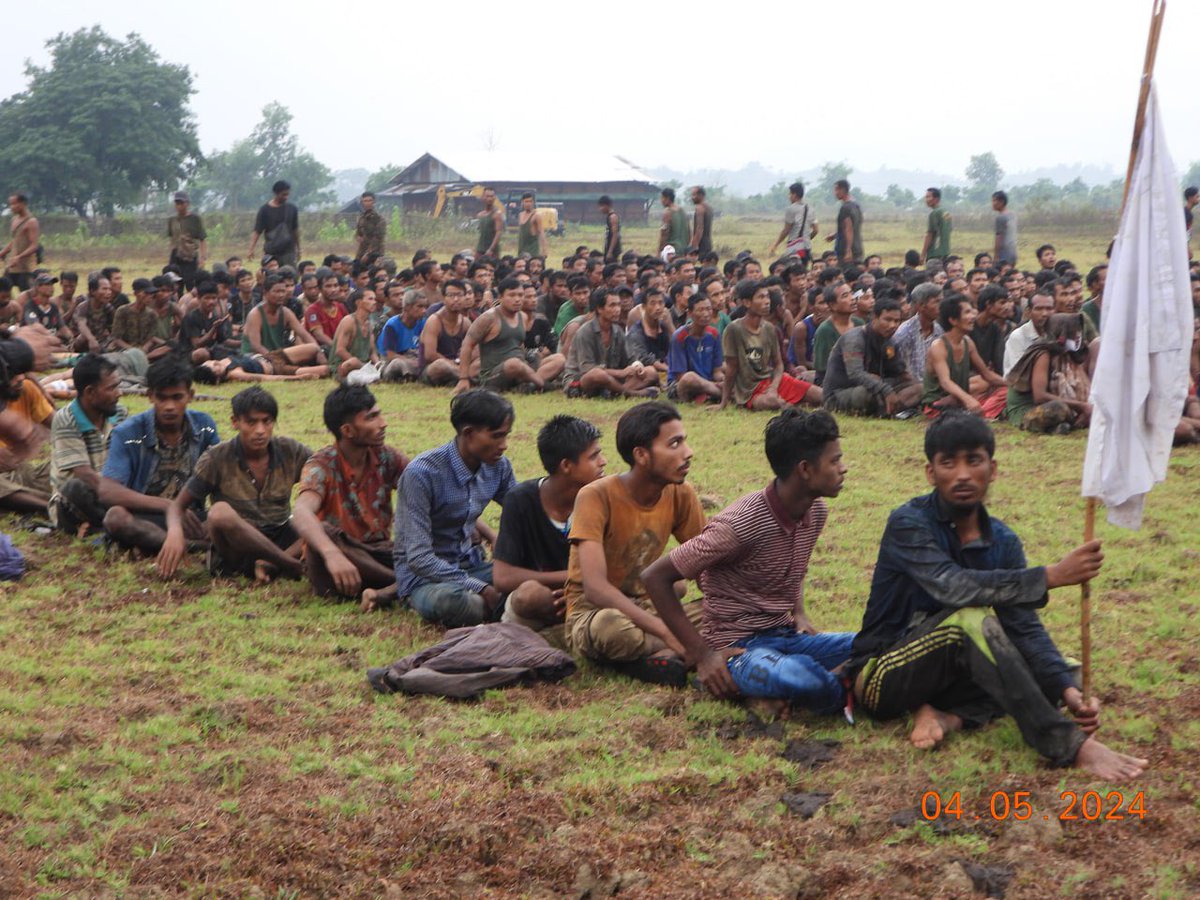 Over a hundred Islamic rohingya, who had been conscripted into the Burma regime, reportedly surrendered to the #AA on May 4, 2024. 

#WhatsHappeningInMyanmar