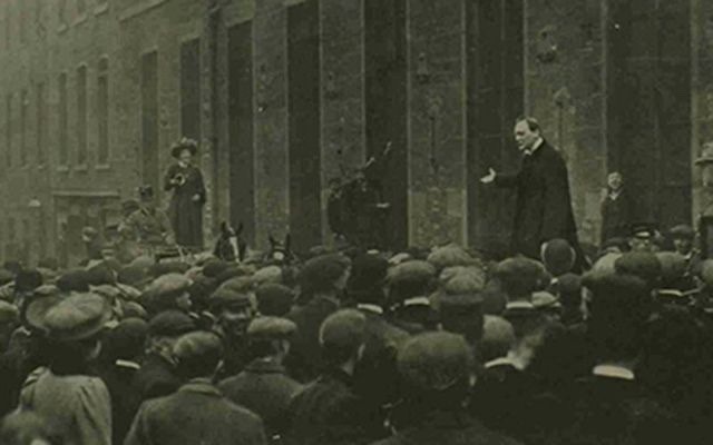 #Otd 1908: #Sandycove's Mary Molony rung a bell every time Churchill attempted to address the crowd at Dundee by-election, demanding he apologize for insulting remarks he had made about women's suffrage movement!  “Who is the strongest — an Irish woman or Mr. Winston Churchill?”