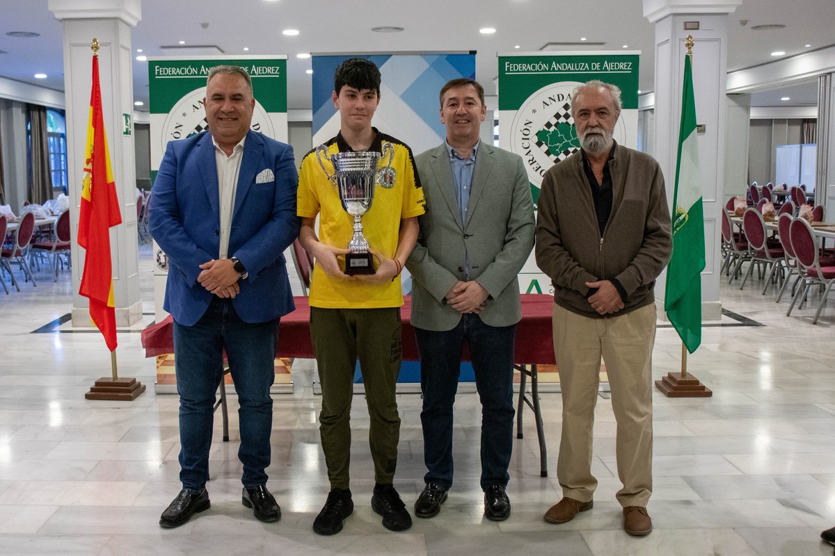 ¡Enhorabuena a Lorenzo Perea Fruet, nuevo campeón absoluto y sub 18 de Andalucía, con medio punto de ventaja!
#ajedrezmalaga #ajedrezandalucia #diputaciondemalaga #fundacionfomentodeporte #fundacionlacaixa #casabermeja #deportescasabermeja
fadajedrez.com/lorenzo-perea-…