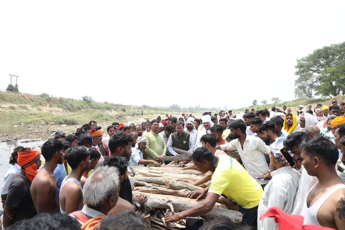 आज महराजगंज के वरिष्ठ भाजपा कार्यकर्ता स्व. गणेश निषाद जी के अंतिम संस्कार में सम्मिलित हुआ एवं दिवंगत पुण्यात्मा की शाँति हेतु ईश्वर से प्रार्थना की। प्रभु श्री राम दिवंगत पुण्यात्मा अपने श्री चरणों में स्थान दे। ॐ शाँति!