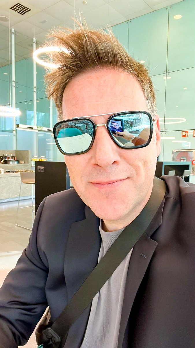 Carlos_Latre's tweet photo. ¡Feliz lunes 👋! ¿Qué planes tienes para mayo? Ya huele a buen tiempo, se asoma el verano y sube el ánimo y las ganas de hacer cosas ;))
¿Tienes algún plan o propósito ilusionante? Cuéntame, te leo.
#felizlunes #holamayo #ready https://t.co/BCqsV8pOHy