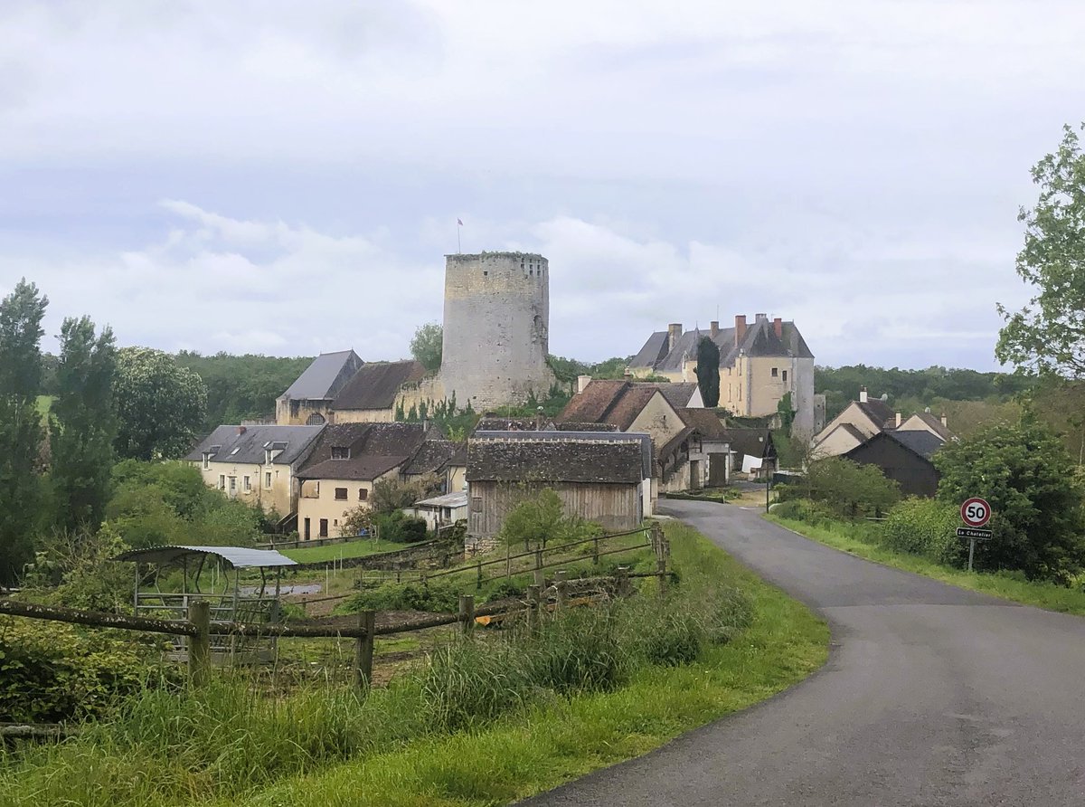 Monday's chateau... Château du Châtelier in Southern Touraine, captured yesterday. 📷@iamjamescraig #loirevalley #chateau #Touraine #France #MondayMotivation #MagnifiqueFrance
