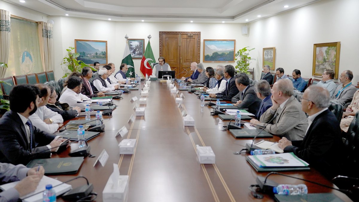 (1/2) High-level delegation from the Global Polio Eradication Initiative (GPEI) visited Pakistan from April 30 to May 3. Led by Dr. Chris Elias, Chair of the Polio Oversight Board (POB) and President of Global Development at the Bill & Melinda @gatesfoundation , the delegation