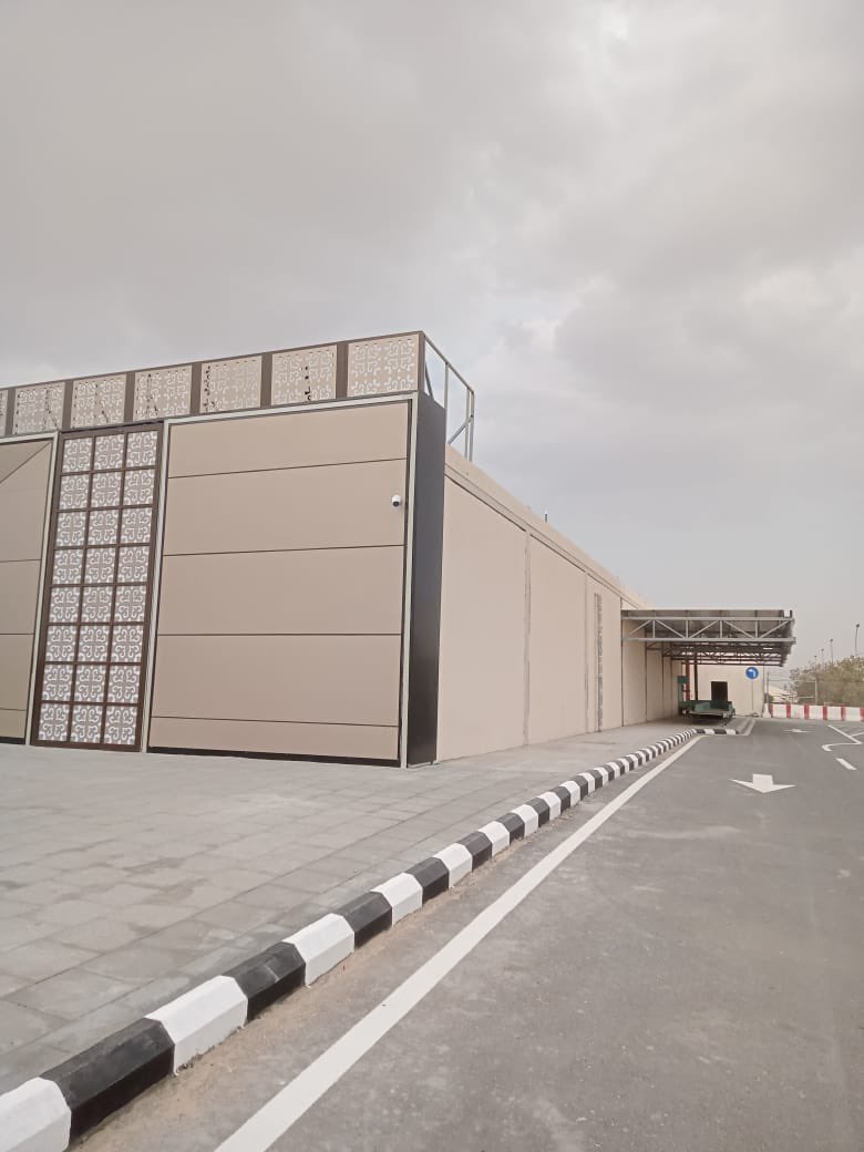 جانب من تنفيذنا لأعمال الواجهات الزجاجيه والتكسية الخارجية (الكلادينج) بمشروع مطار الأحساء