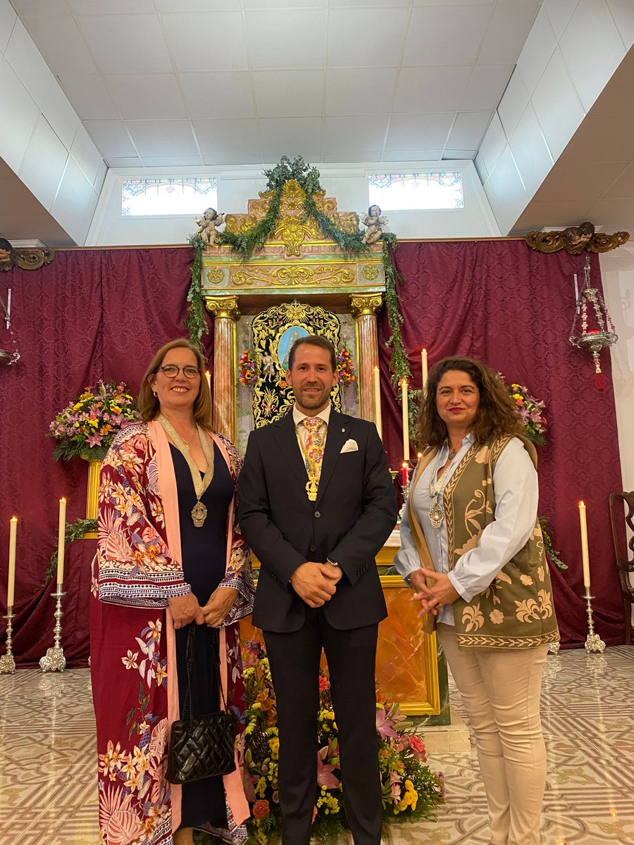 En la tarde del sábado, nuestra Tte Hermana Mayor, y la Diputada de Cultos, acompañaron a nuestra querida Hermandad del Rocío de Isla Mayor a su Función Principal de Instituto en Honor a Nuestra Madre del Rocío. Enhorabuena a tod@s l@s Herman@s, y agradecer la cálida acogida.