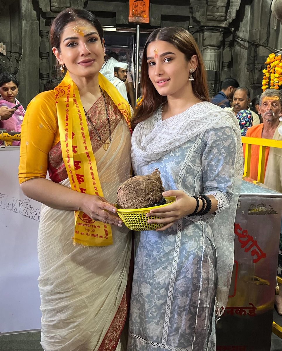 Har Har Mahadev!🔱🙏 Raveena Tandon along with her daughter Rasha Thadani offered prayers at Bhimashankar Jyotirling Temple.🌺 #RaveenaTandon #HarHarMahadev #OmNamahShivaya #RashaThadani #TempleVisit #Bollywood #Filmyglamour