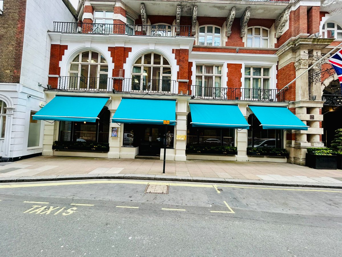 House of Ming Chinese restaurant at the St James's Court Hotel in London had four new traditional Victorian awnings fitted this week.   The vibrant choice of turquoise is a bold statement that works well with this hundred year old building. 

radiantblinds.co.uk/4-x-traditiona…