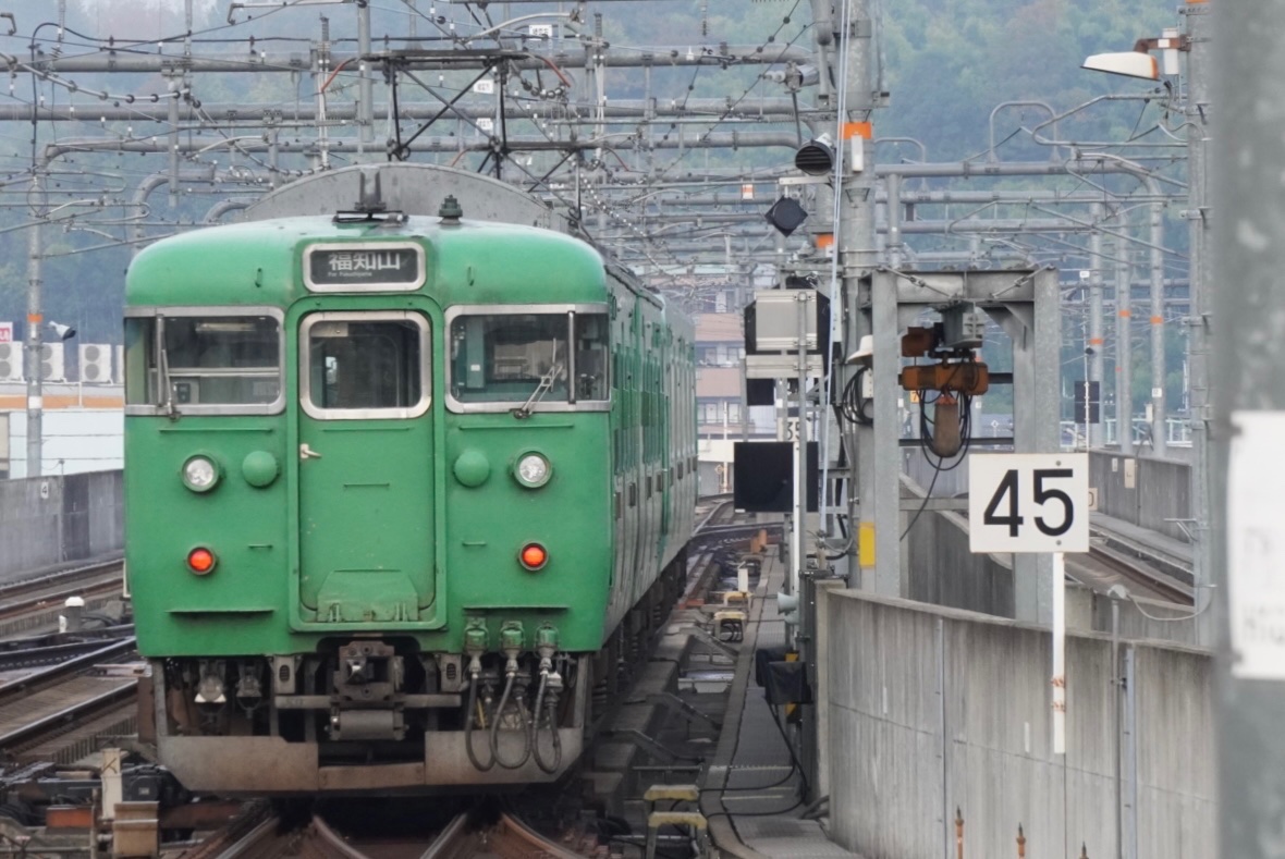 よくわかる、JR西日本
客を乗せる列車はボロを使い倒すが客を乗せないボロの保存車は潰す