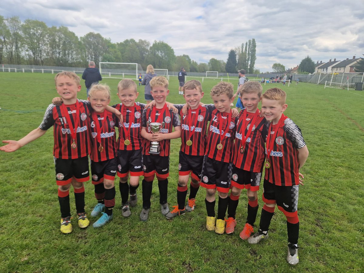 Under 7s concluded their first season today at the BDJFL Gala day. The boys won every game, coming from behind 3 times including the final, to win the trophy and complete a remarkable treble. 🔴⚫⚪️⚽🏆🏆🏆 Forza Poggy!! 🔴⚫⚪